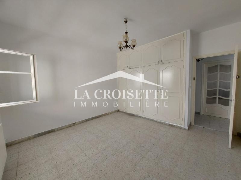 Etage de villa S+3 à La Marsa